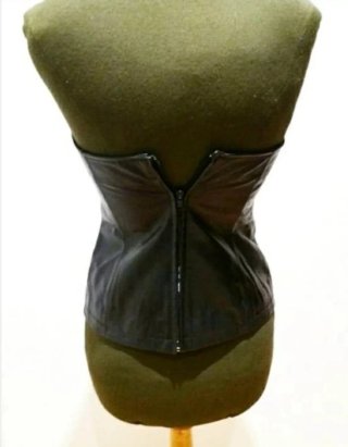 Corsé de Piel 100% con Bordado Floral