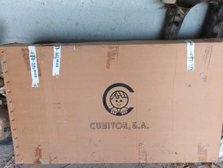 Cuna de madera con ruedas