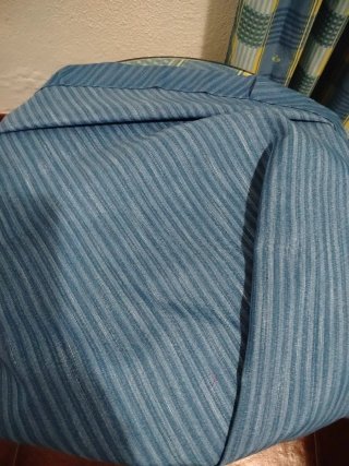 MESITA DE MADERA CON CRISTAL .