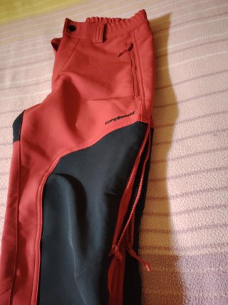 Pantalón de montaña. Trangoworld Rojo y Negro
