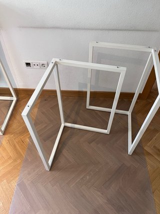 Escritorios cristal/metal  30€ c/u. URGE MUDANZA
