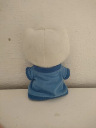 Peluche Hello Kitty con traje azul