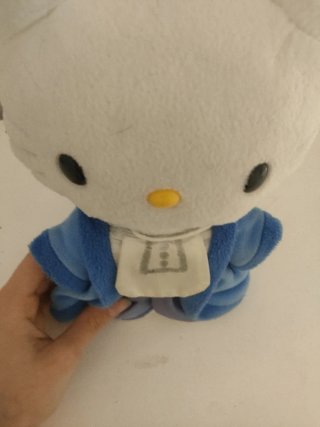 Peluche Hello Kitty con traje azul