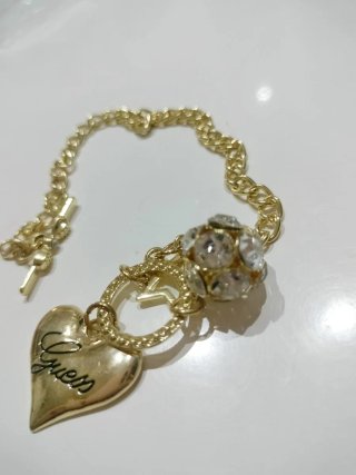 Pulsera Guess Corazón y Estrella Dorada