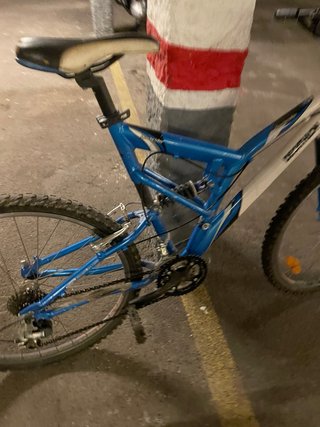 Bicicleta MTB Decathlon Azul y Blanca