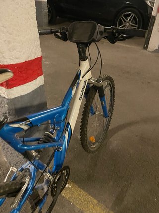 Bicicleta MTB Decathlon Azul y Blanca