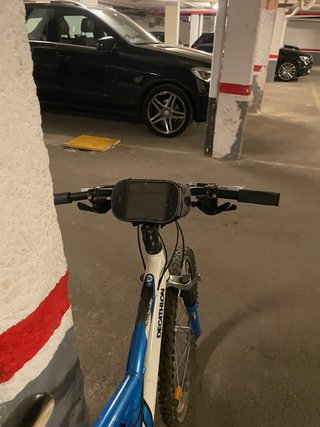 Bicicleta MTB Decathlon Azul y Blanca