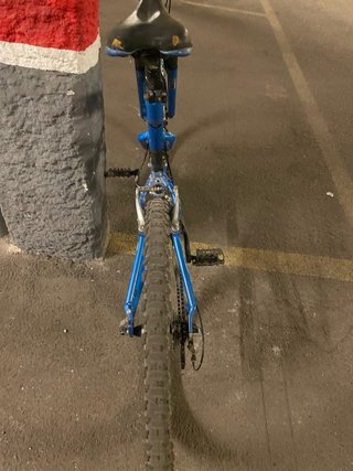 Bicicleta MTB Decathlon Azul y Blanca