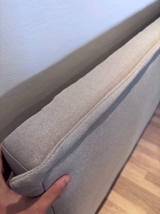 Cabecero gris 150cm con patas de madera