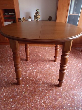 Mesa de comedor redonda de madera