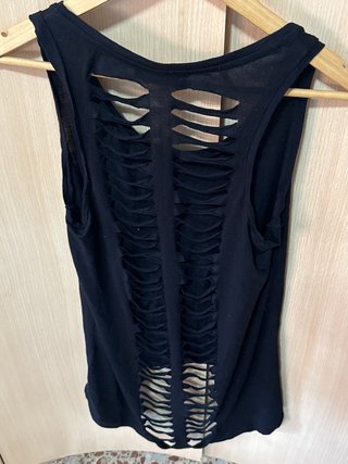 Camiseta Atmosphere con cortes