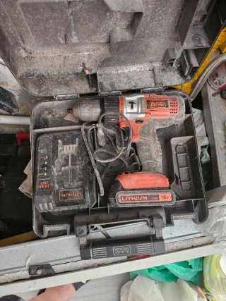 Taladro percutor Black & Decker 18V v