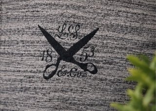 Chaqueta gris con cremallera