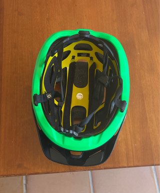 Casco Scott Vivo Plus con MIPS en negro y verde