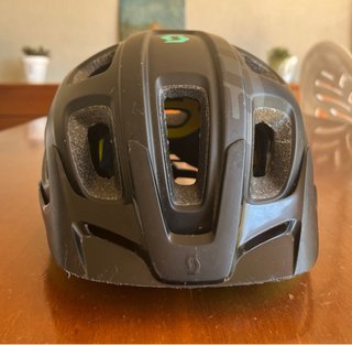 Casco Scott Vivo Plus con MIPS en negro y verde