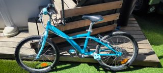 Bicicleta infantil azul B'Twin