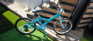 Bicicleta infantil azul B'Twin