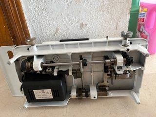 Máquina de coser Alfa para piezas estropeada.