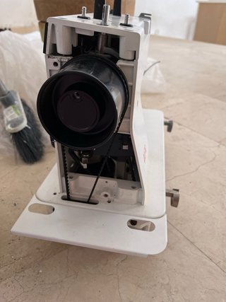Máquina de coser Alfa para piezas estropeada.