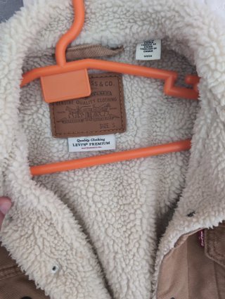 Chaqueta Levi's borrego marrón