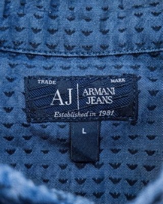 Camisa azul con estampado