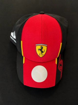 Gorra Ferrari Roja y Negra