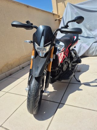 Moto eléctrica Aprilia Dorsoduro niño