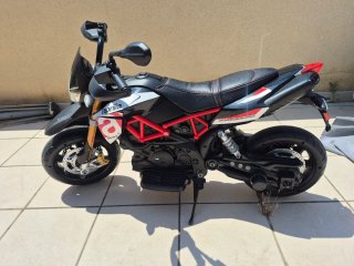 Moto eléctrica Aprilia Dorsoduro niño