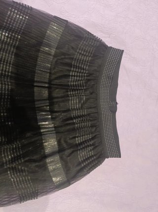 Falda Desigual Plisada Negra y Plateada
