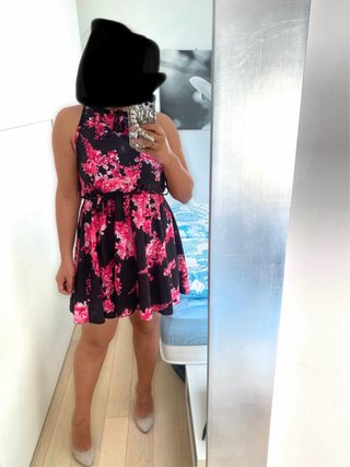 Abito estivo floreale nero e fucsia