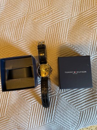 Reloj Tommy Hilfiger Negro y Plateado de hombre.