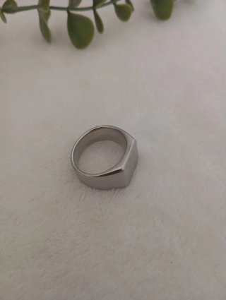 Anillo de hombre plateado