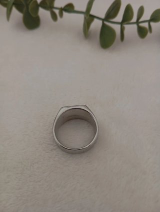 Anillo de hombre plateado