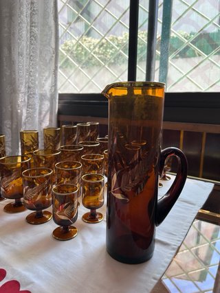 Juego copas antiguas ámbar con diseño dorado
