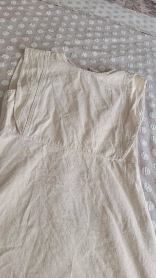 Vestido beige de tela