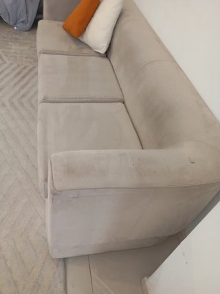 Sofá beige terciopelo