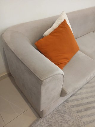 Sofá beige terciopelo