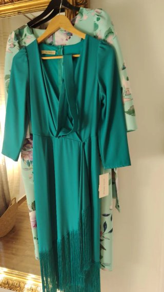 Vestido verde con flecos