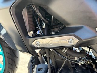 Yamaha MT-125 gris + baúl Givi
