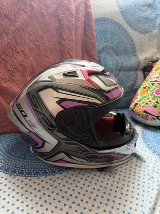 Casco de moto Givi morado y gris