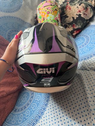 Casco de moto Givi morado y gris
