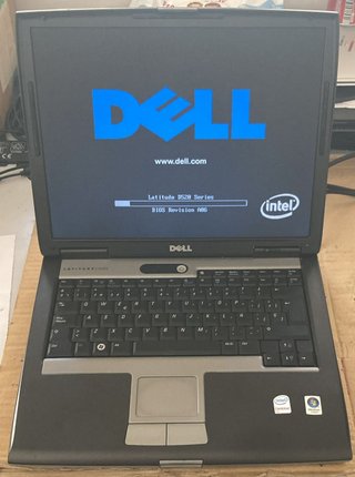 Dell Latitude D520 con Puerto Serie y XP