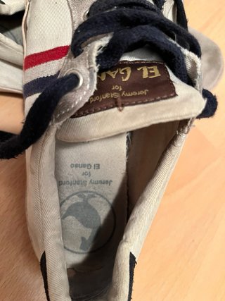 Zapatillas El Ganso grises y blancas