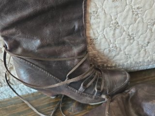 Botas de piel marrón altas con cordones