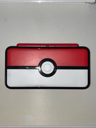 Nintendo 2DS XL (edizione Pokémon) + 3 giochi