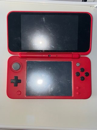 Nintendo 2DS XL (edizione Pokémon) + 3 giochi