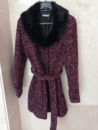 Abrigo mujer morado y negro