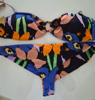 Lote Bikini Verde y Estampado Floral