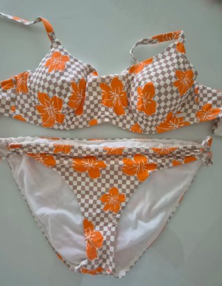 Lote Bikini Verde y Estampado Floral
