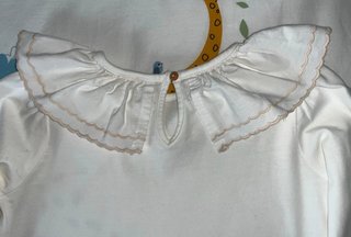 Blusón blanco cuello babero manga larga